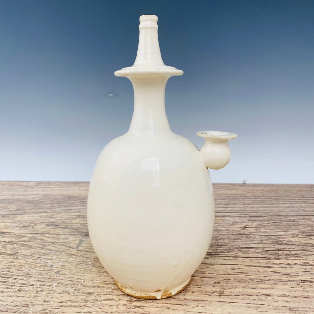 Chinese ding kiln porcelain pot Song dynasty: Size: Height 26 cm - Width 13 cm Materials: Porcelain Time Period: Song dynasty Manufactured Date: 10th-c Object: Chinese Antique ⛨ Purchase With Confidence ✔ Verified Auction House