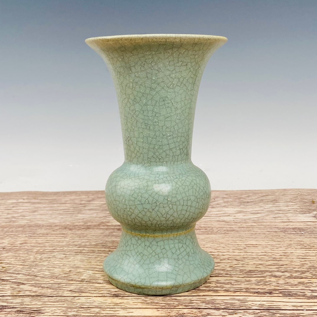 Chinese ru kiln porcelain vase Song dynasty: Size: Height 20 cm - Width 11 cm Materials: Porcelain Time Period: Song dynasty Manufactured Date: 10th-c Object: Chinese Antique ⛨ Purchase With Confidence ✔ Verified Auction House