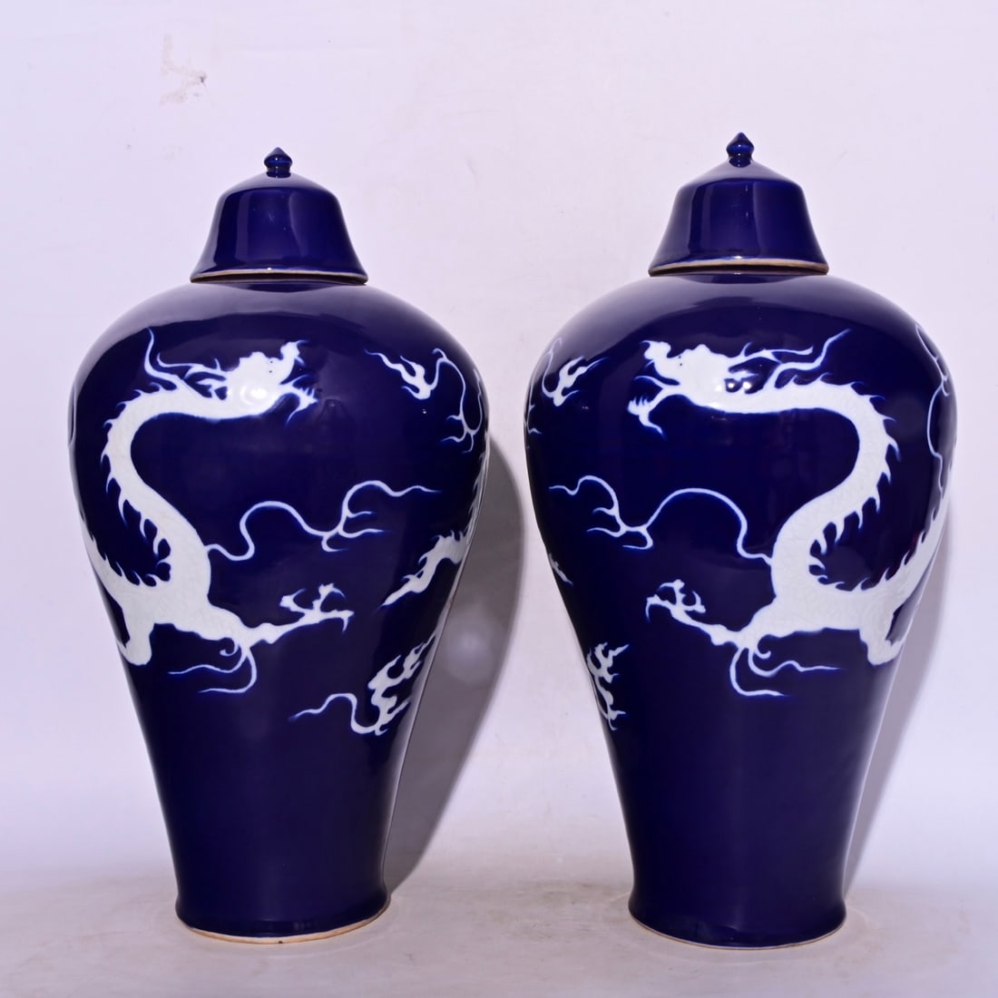 Chinese blue and white porcelain vase pair Yuan dynasty: Size: Height 48 cm - Width 25 cm Materials: Porcelain Time Period: Yuan dynasty Manufactured Date: 13th-c Period Object: Chinese Antique ⛨ Purchase With Confidence ✔ Verified Auctio