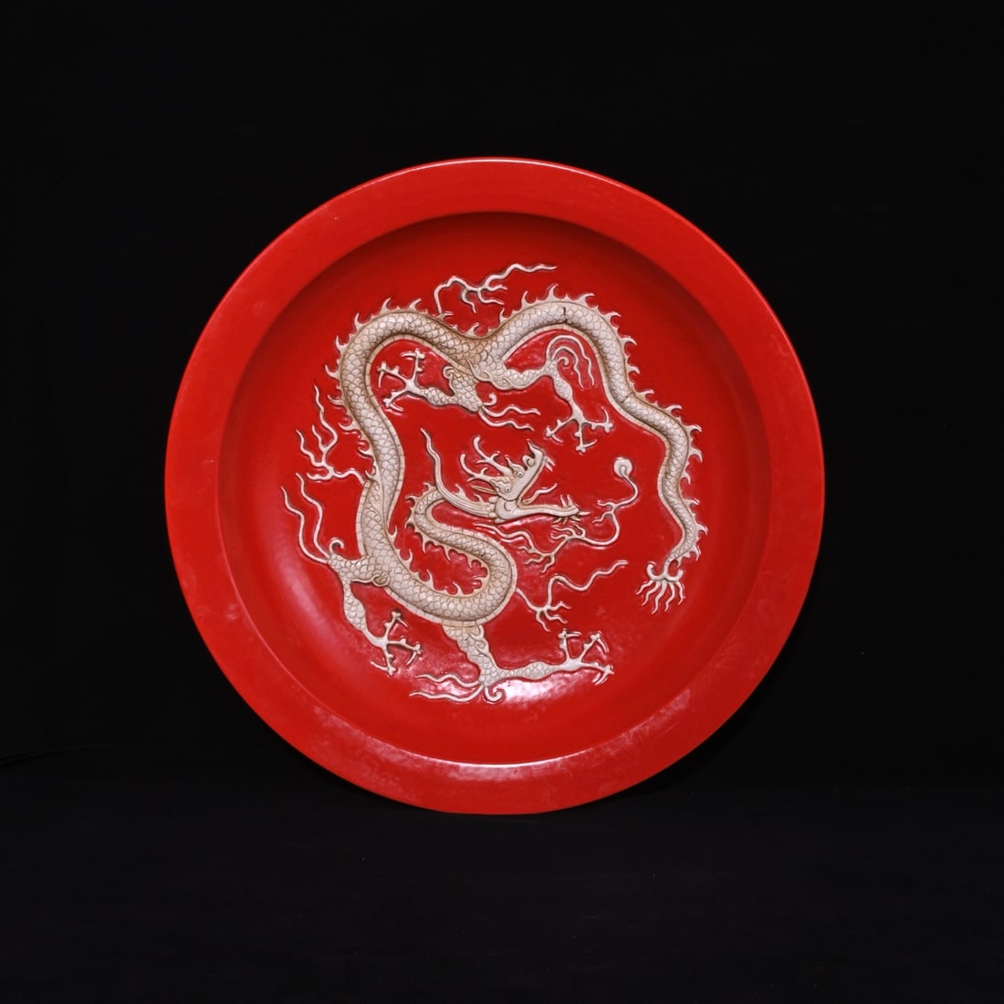 Chinese red and white porcelain plate Yuan dynasty: Size: Width 46 cm - Height 7.5 cm Materials: Porcelain Time Period: Yuan dynasty Manufactured Date: 13th-c Period Object: Chinese Antique ⛨ Purchase With Confidence ✔ Verified Aucti
