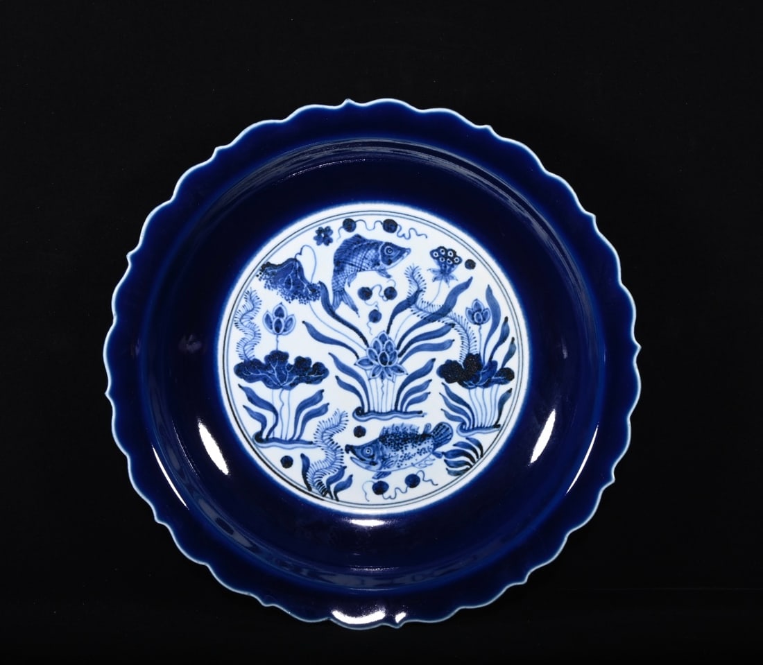 Chinese blue and white porcelain plate Ming dynasty Xuande Mark & Period: Size: Width 28.5 cm - Height 5.5 cm Materials: Porcelain Time Period: Ming dynasty Manufactured Date: Xuande Mark & Period Object: Chinese Antique ⛨ Purchase With Confidence ✔ Verif