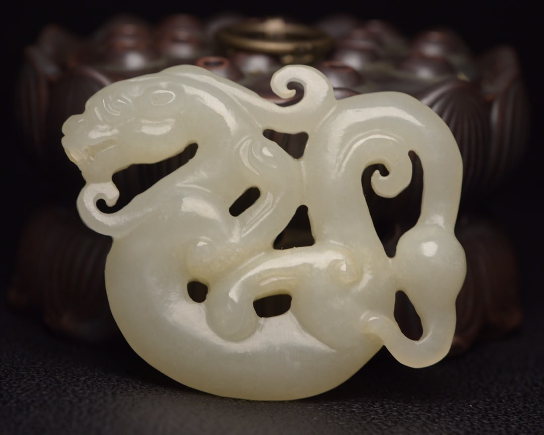 Chinese natural jade carved ornaments Qing dynasty: Size: Height 4.8 cm - Width 5.7 cm Materials: Natural Jade Time Period: Qing dynasty Manufactured Date: Qianlong Period Object: Chinese Antique ⛨ Purchase With Confidence ✔ Verified