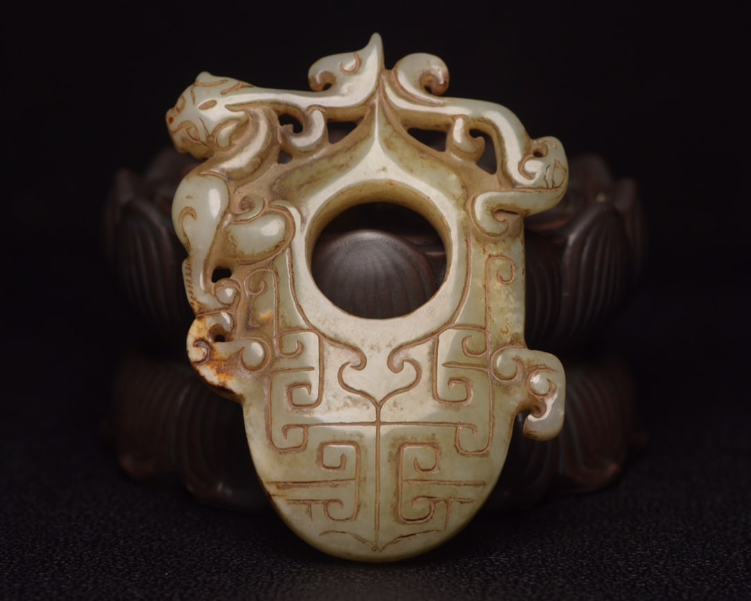 Chinese natural jade carved ornaments Qing dynasty: Size: Height 7.6 cm - Width 5.7 cm Materials: Natural Jade Time Period: Qing dynasty Manufactured Date: Qianlong Period Object: Chinese Antique ⛨ Purchase With Confidence ✔ Verified