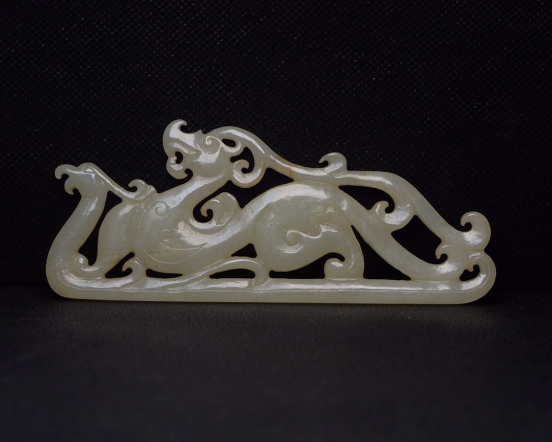 Chinese natural jade carved ornaments Qing dynasty: Size: Height 5.1 cm - Width 12.6 cm Materials: Natural Jade Time Period: Qing dynasty Manufactured Date: Qianlong Period Object: Chinese Antique ⛨ Purchase With Confidence ✔ Verifie