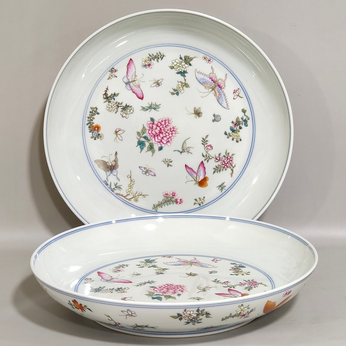 Chinese famille rose porcelain plate pair Qing dynasty Yongzheng Mark & Period: Size: Width 24.2 cm - Height 4.7 cm Materials: Porcelain Time Period: Qing dynasty Manufactured Date: Yongzheng Mark & Period Object: Chinese Antique ⛨ Purchase With Confidence ✔ Ve