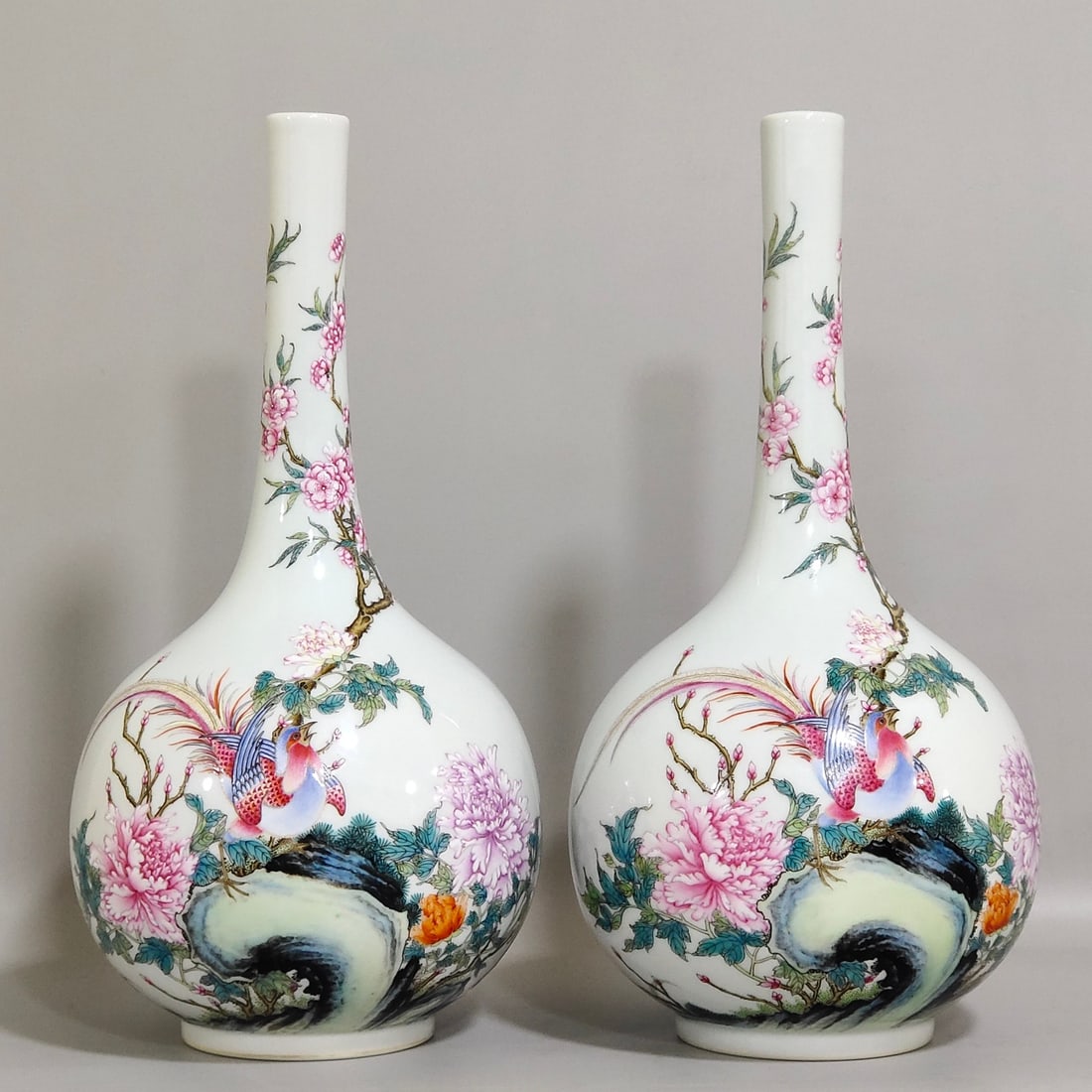 Chinese famille rose porcelain vase pair Qing dynasty Yongzheng Mark & Period: Size: Height 27 cm - Width 13 cm Materials: Porcelain Time Period: Qing dynasty Manufactured Date: Yongzheng Mark & Period Object: Chinese Antique ⛨ Purchase With Confidence ✔ Verif