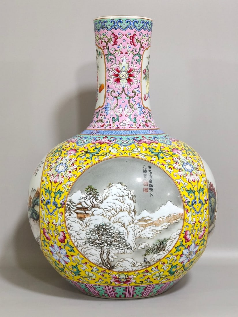 Chinese famille rose porcelain vase Qing dynasty Yongzheng Mark & Period: Size: Height 31 cm - Width 20 cm Materials: Porcelain Time Period: Qing dynasty Manufactured Date: Yongzheng Mark & Period Object: Chinese Antique ⛨ Purchase With Confidence ✔ Verif