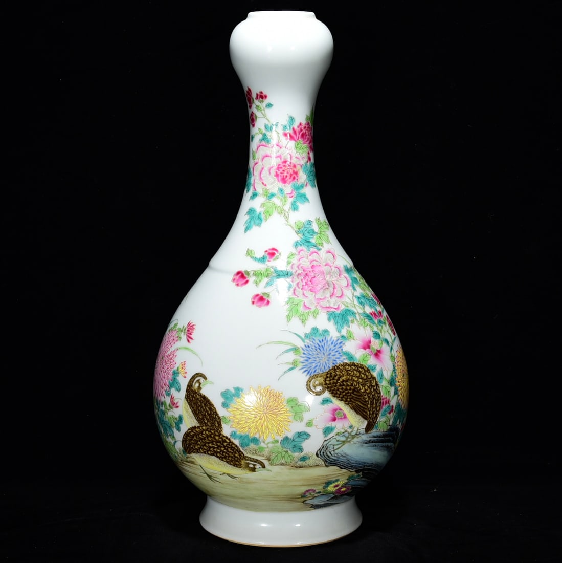 Chinese famille rose porcelain vase Qing dynasty Yongzheng Mark & Period: Size: Height 35 cm - Width 18.5 cm Materials: Porcelain Time Period: Qing dynasty Manufactured Date: Yongzheng Mark & Period Object: Chinese Antique ⛨ Purchase With Confidence ✔ Ver