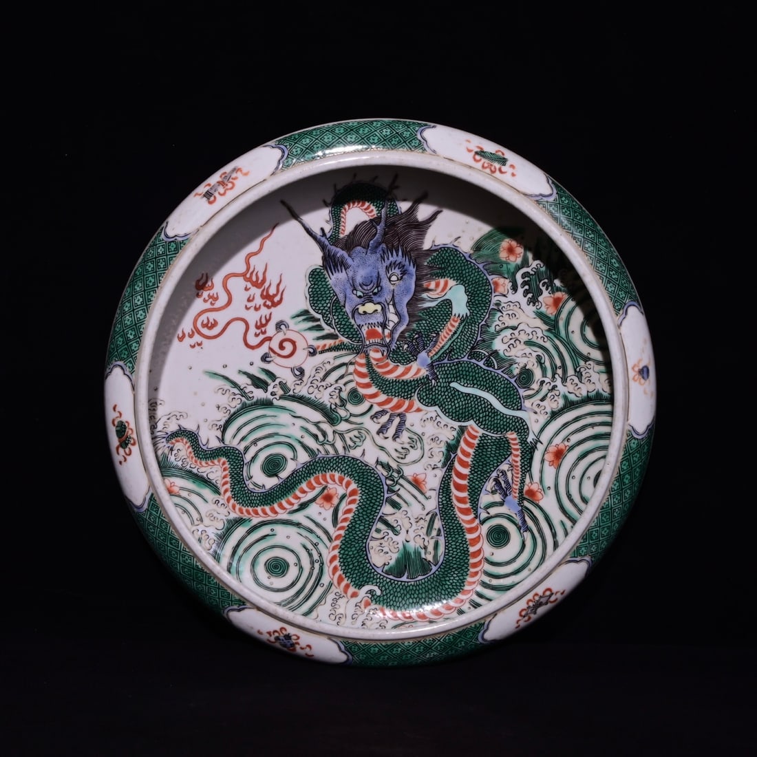 Chinese famille verte porcelain washer Qing dynasty Kangxi Mark & Period: Size: Width 28 cm - Height 6 cm Materials: Porcelain Time Period: Qing dynasty Manufactured Date: Kangxi Mark & Period Object: Chinese Antique ⛨ Purchase With Confidence ✔ Verified