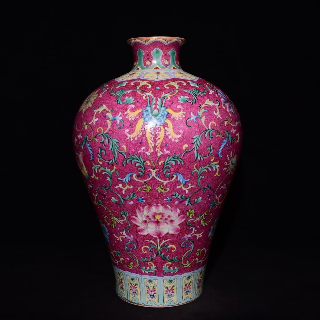 Chinese famille rose porcelain vase Qing dynasty Qianlong Mark & Period: Size: Height 39 cm - Width 26 cm Materials: Porcelain Time Period: Qing dynasty Manufactured Date: Qianlong Mark & Period Object: Chinese Antique ⛨ Purchase With Confidence ✔ Verifi