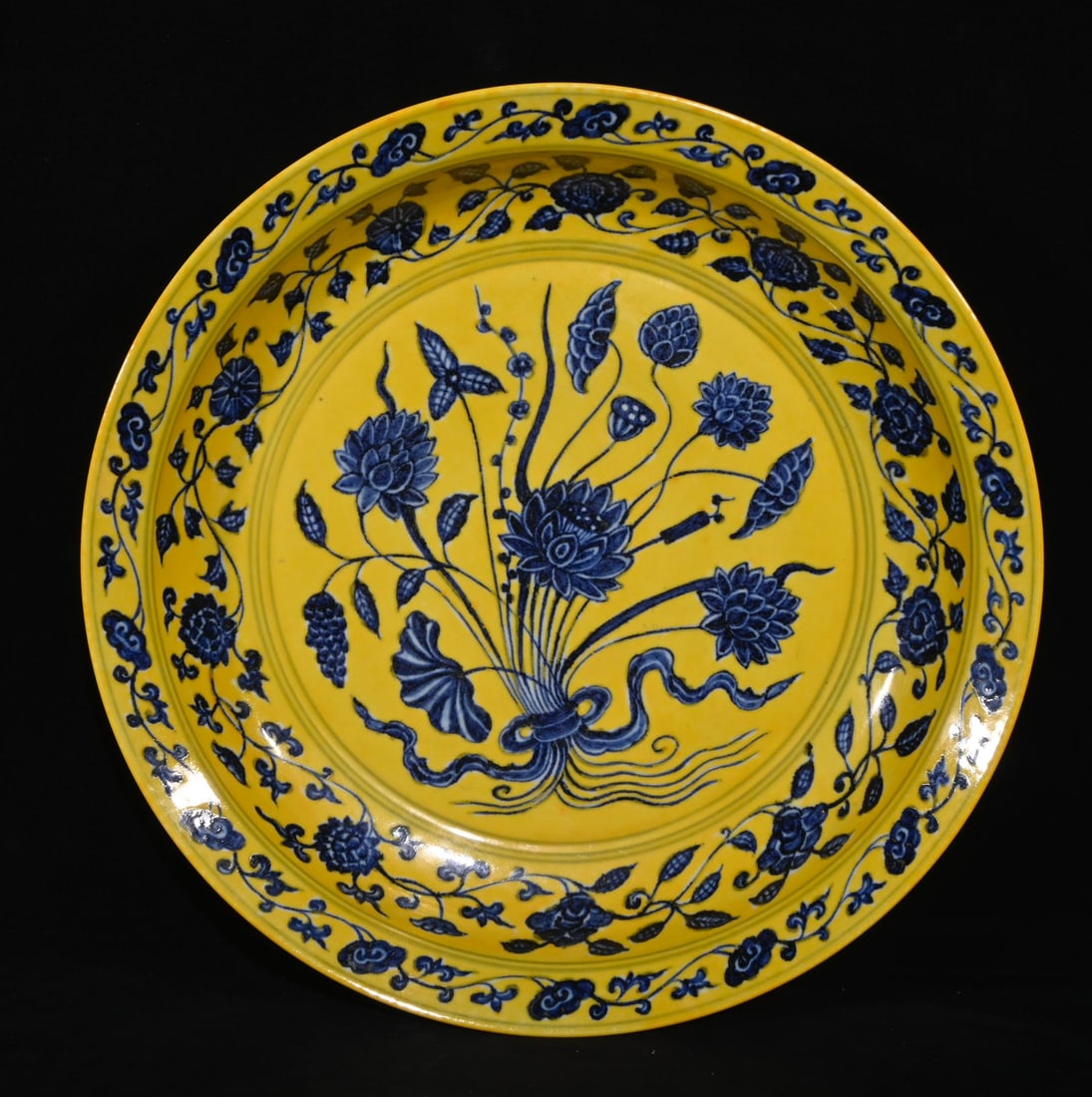 Chinese blue and yellow porcelain plate Ming dynasty Xuande Mark & Period: Size: Width 38 cm - Height 7 cm Materials: Porcelain Time Period: Ming dynasty Manufactured Date: Xuande Mark & Period Object: Chinese Antique ⛨ Purchase With Confidence ✔ Verified