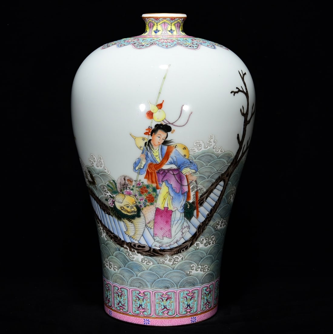 Chinese famille rose porcelain vase Qing dynasty Yongzheng Mark & Period: Size: Height 31.5 cm - Width 19 cm Materials: Porcelain Time Period: Qing dynasty Manufactured Date: Yongzheng Mark & Period Object: Chinese Antique ⛨ Purchase With Confidence ✔ Ver