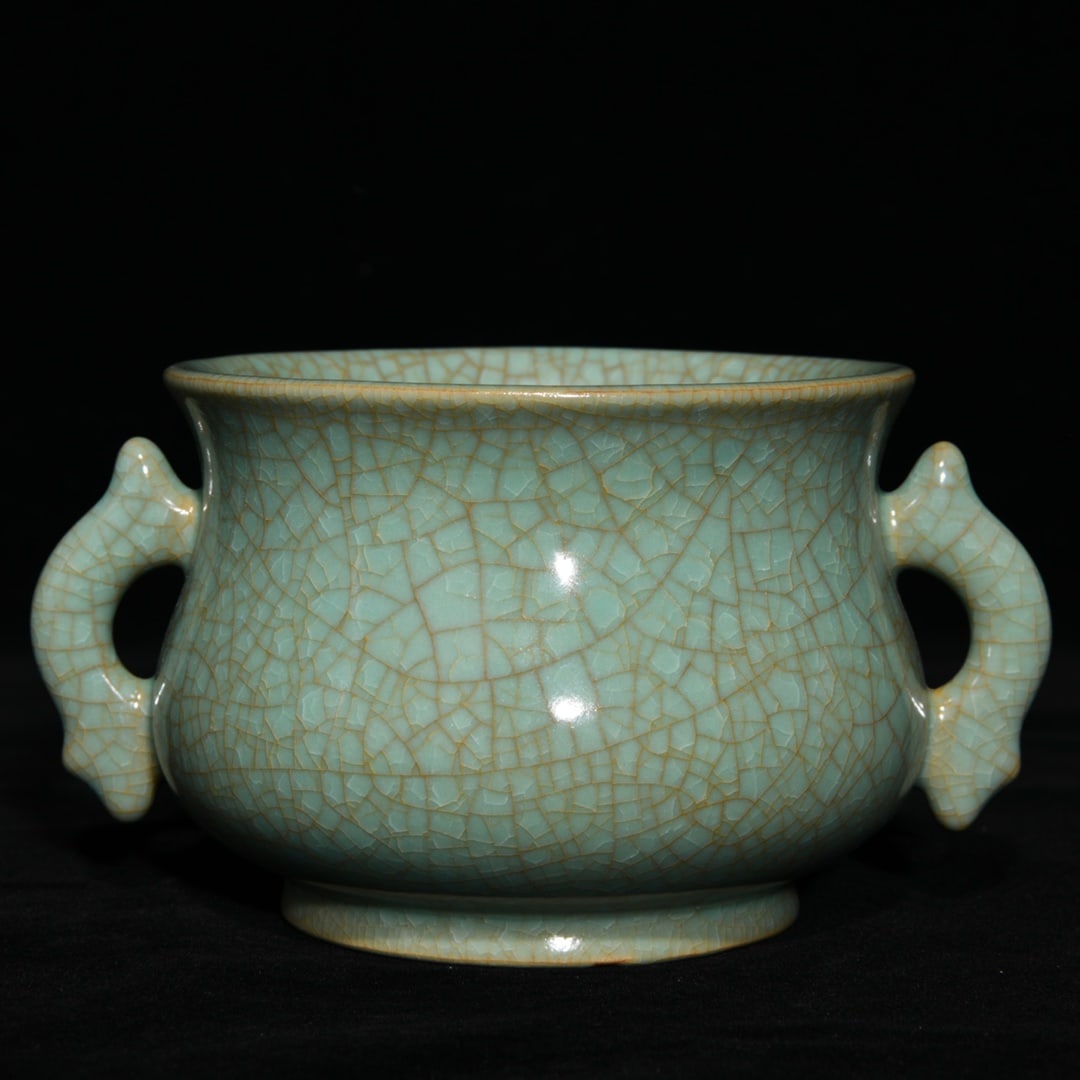 Chinese ru kiln porcelain incense burner Song dynasty: Size: Width 10 cm - Height 7.5 cm Materials: Porcelain Time Period: Song dynasty Manufactured Date: 10th-c Period Object: Chinese Antique ⛨ Purchase With Confidence ✔ Verified Aucti