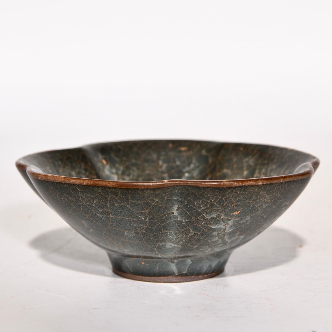 Chinese guan kiln porcelain bowl Song dynasty: Size: Width 9 cm - Height 3.5 cm Materials: Porcelain Time Period: Song dynasty Manufactured Date: 10th-c Period Object: Chinese Antique ⛨ Purchase With Confidence ✔ Verified Auctio