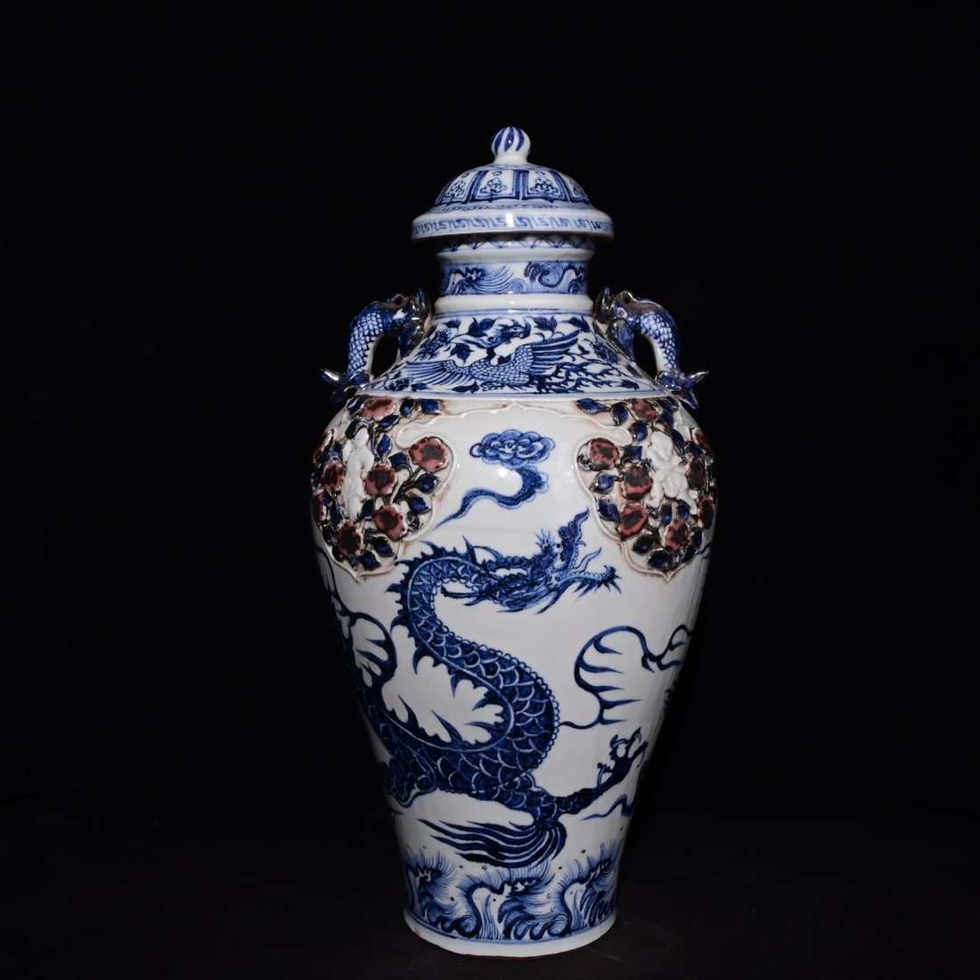 Chinese blue and white porcelain vase Yuan dynasty: Size: Height 53 cm - Width 26 cm Materials: Porcelain Time Period: Yuan dynasty Manufactured Date: 13th-c Period Object: Chinese Antique ⛨ Purchase With Confidence ✔ Verified Auctio
