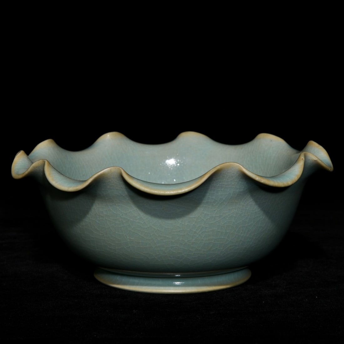 Chinese ru kiln porcelain bowl Song dynasty: Size: Width 20.5 cm - Height 8.7 cm Materials: Porcelain Time Period: Song dynasty Manufactured Date: 10th-c Period Object: Chinese Antique ⛨ Purchase With Confidence ✔ Verified Auc