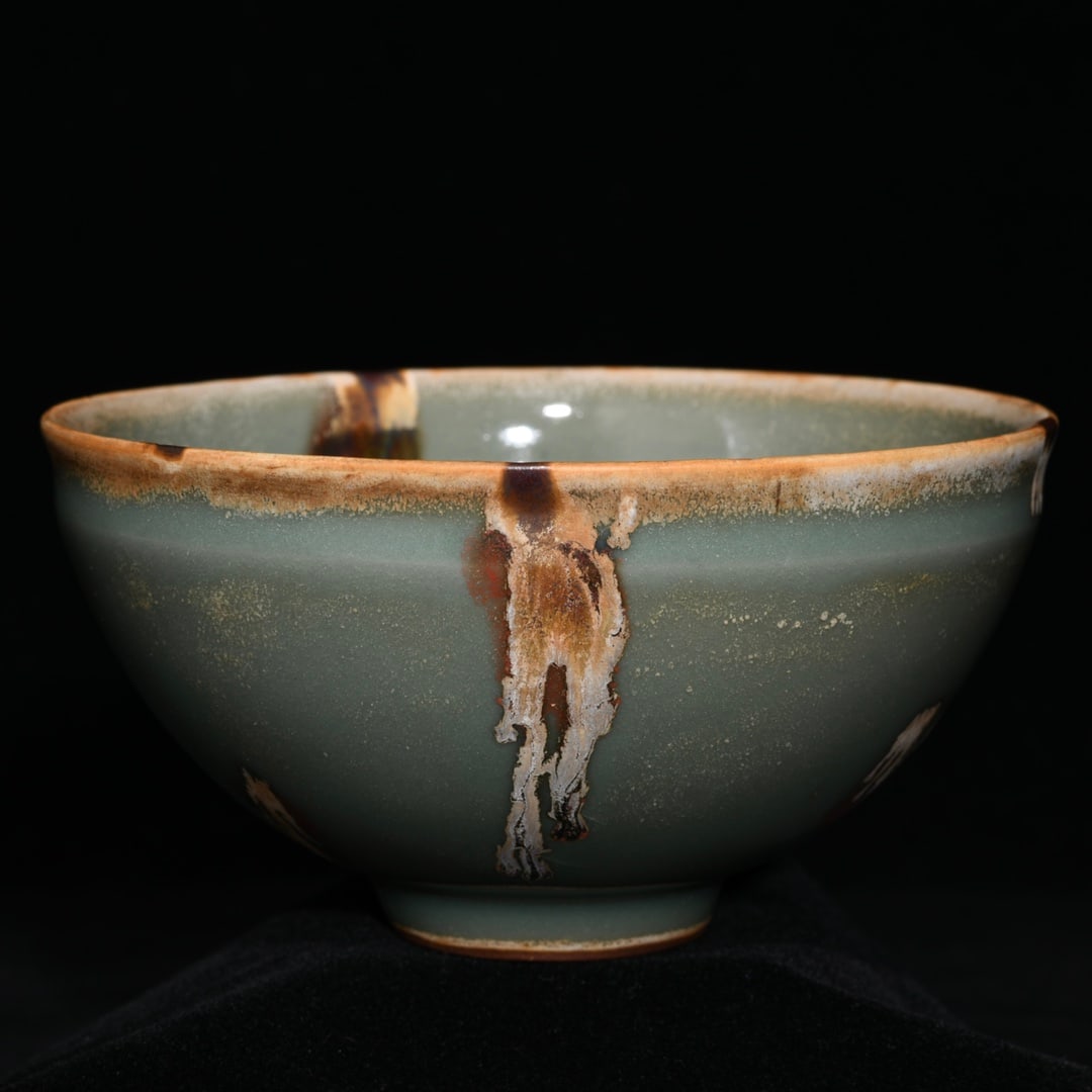 Chinese longquan kiln porcelain bowl Song dynasty: Size: Width 11 cm - Height 5.8 cm Materials: Porcelain Time Period: Song dynasty Manufactured Date: 10th-c Period Object: Chinese Antique ⛨ Purchase With Confidence ✔ Verified Aucti