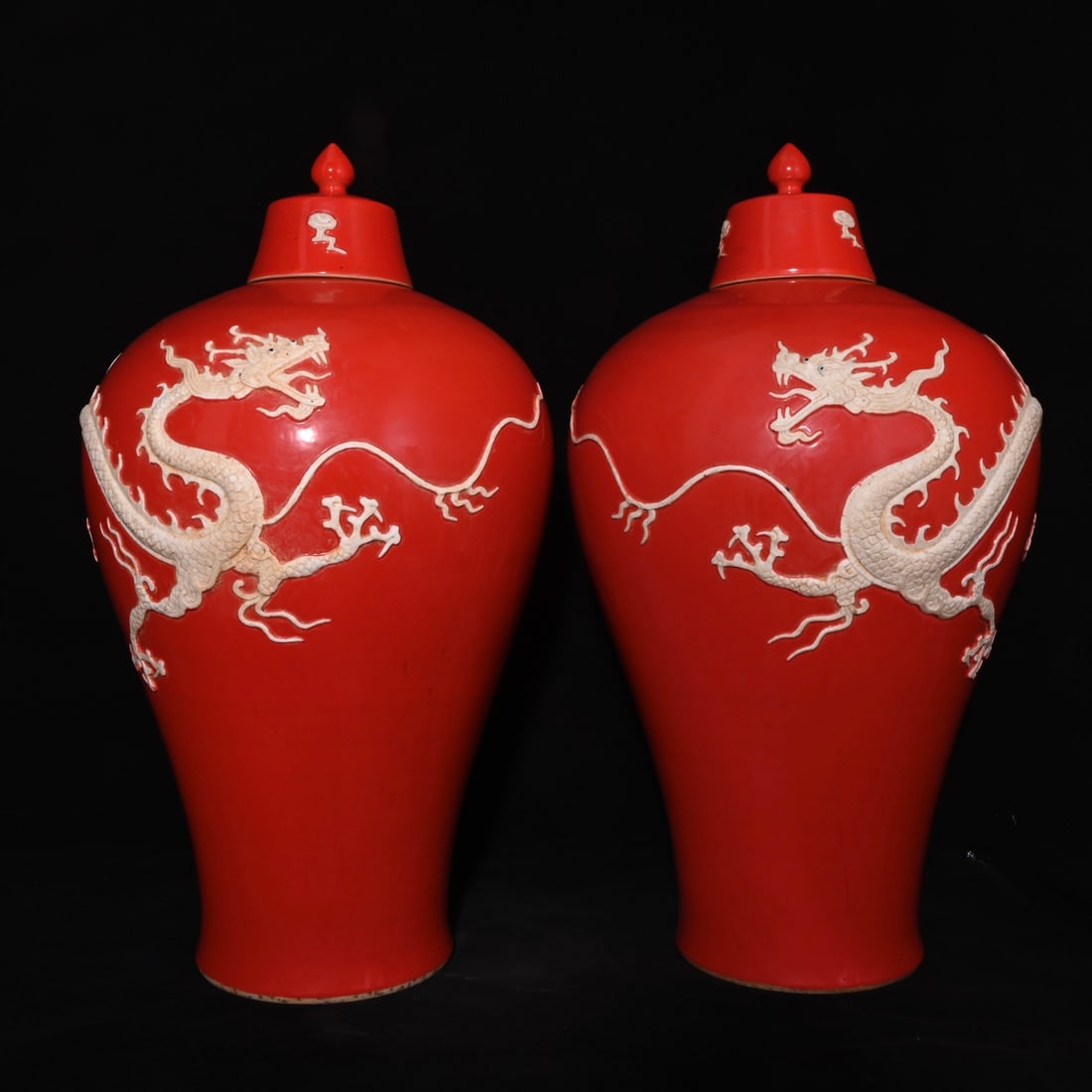 Chinese red and white porcelain vase pair Yuan dynasty: Size: Height 53 cm - Width 32 cm Materials: Porcelain Time Period: Yuan dynasty Manufactured Date: 13th-c Period Object: Chinese Antique ⛨ Purchase With Confidence ✔ Verified Auctio