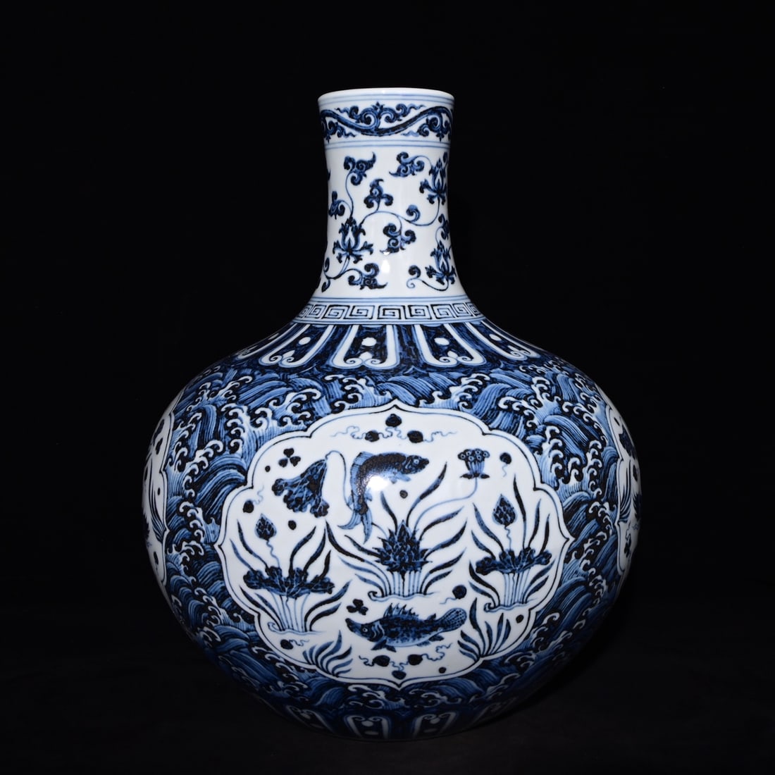 Chinese blue and white porcelain vase Ming dynasty Xuande Mark & Period: Size: Height 44 cm - Width 34 cm Materials: Porcelain Time Period: Ming dynasty Manufactured Date: Xuande Mark & Period Object: Chinese Antique ⛨ Purchase With Confidence ✔ Verified