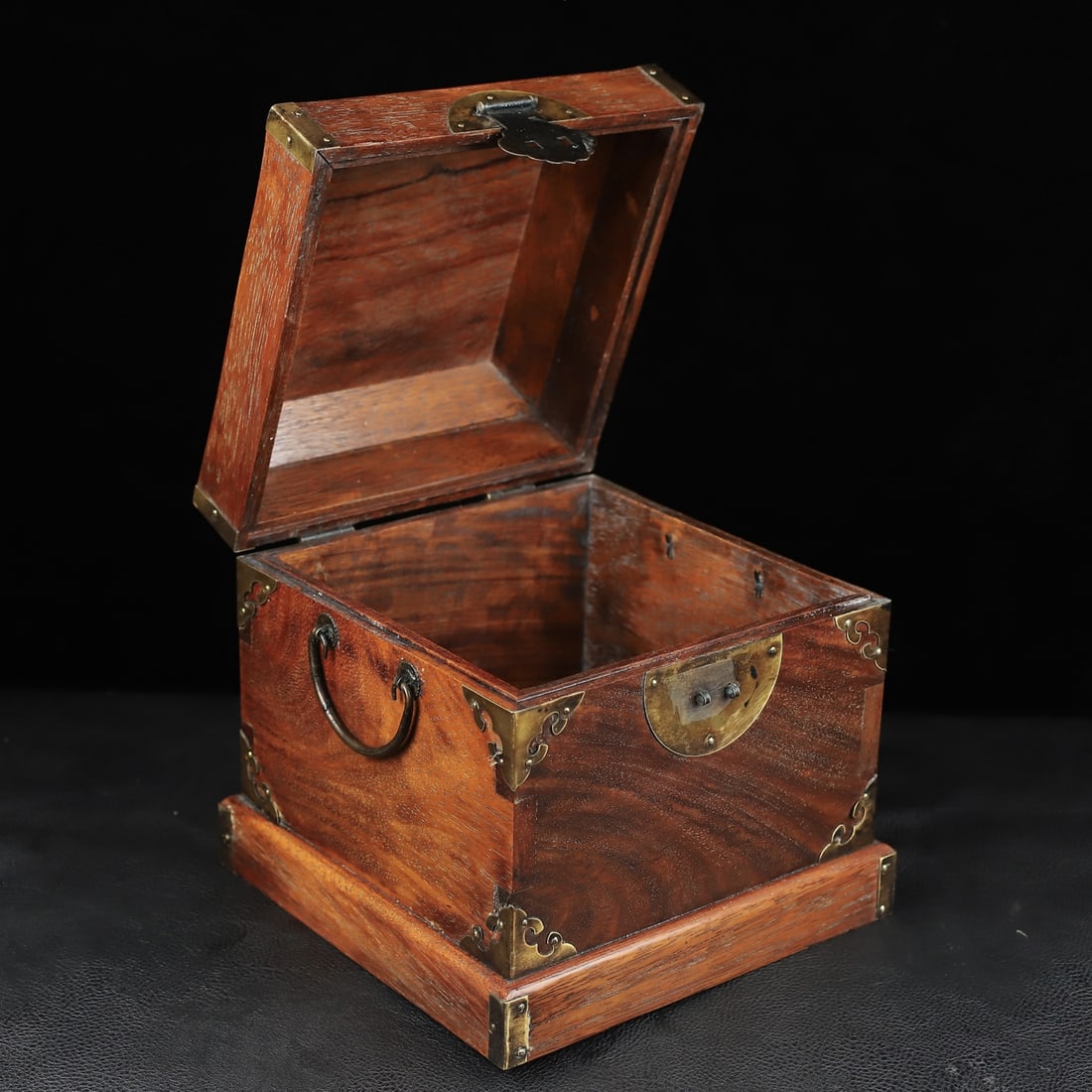 Chinese rose wood treasure box Qing dynasty (1 of 9)