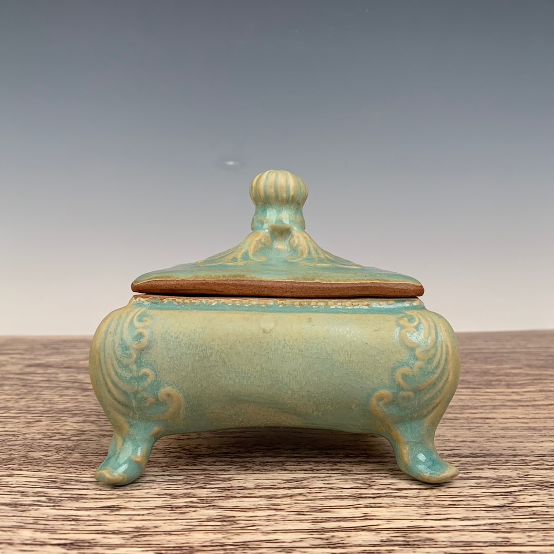 Chinese ru kiln porcelain box Song dynasty (1 of 9)