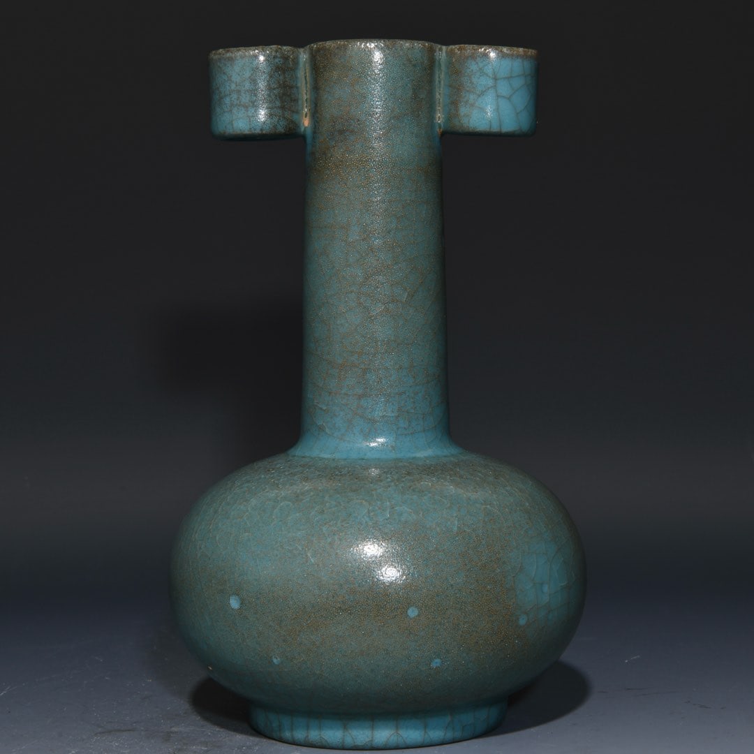 Chinese ru kiln porcelain vase Song dynasty: Size: Height 22.5 cm - Width 14 cm Materials: Porcelain Time Period: Song dynasty Manufactured Date: 10th-c Object: Chinese Antique ⛨ Purchase With Confidence ✔ Verified Auction Hou