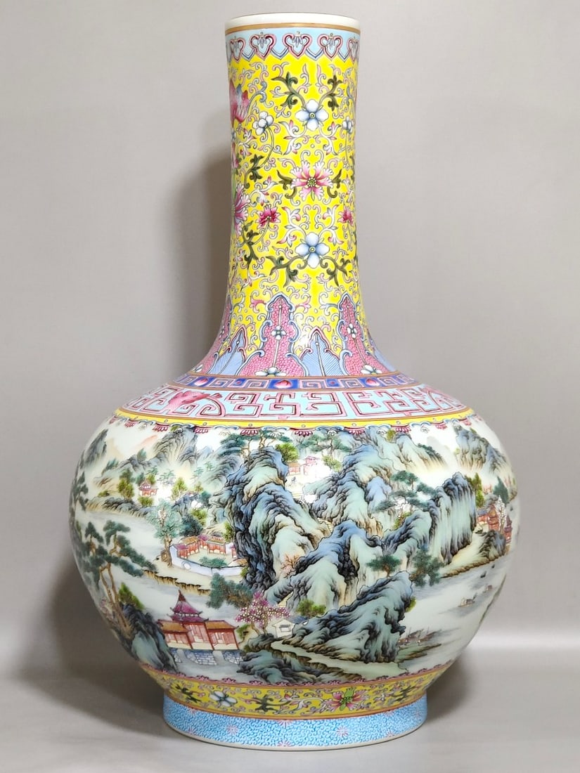 Chinese famille rose porcelain vase Qing dynasty Qianlong Mark & Period (1 of 9)