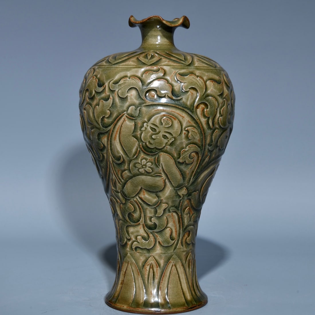 Chinese celadon kiln porcelain vase Song dynasty (1 of 9)