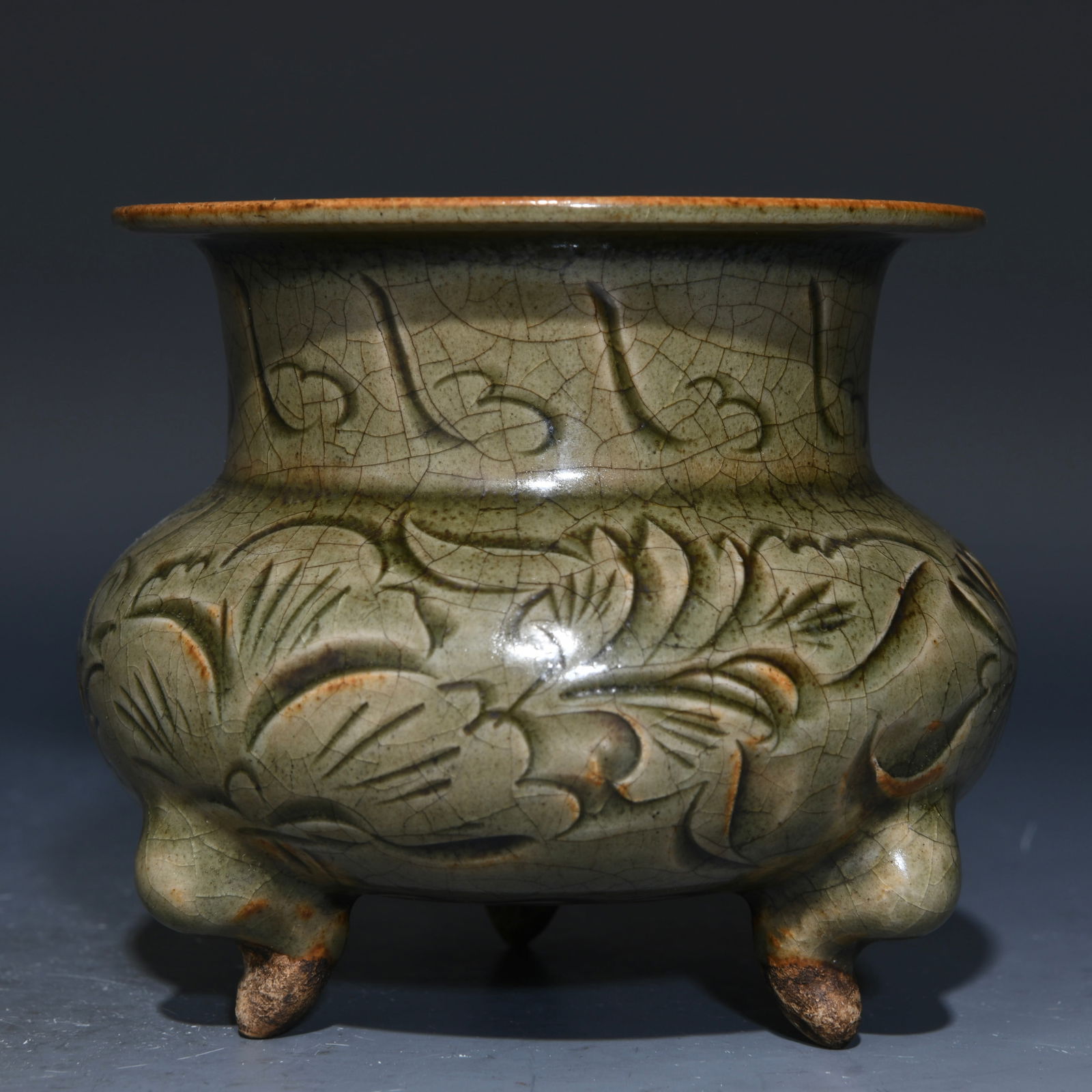 Chinese celadon kiln porcelain incense burner Song dynasty (1 of 9)