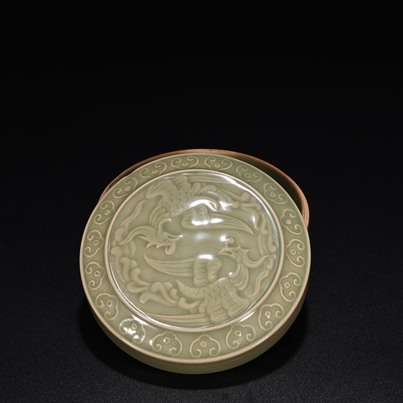 Chinese yue kiln porcelain box Song dynasty (1 of 9)