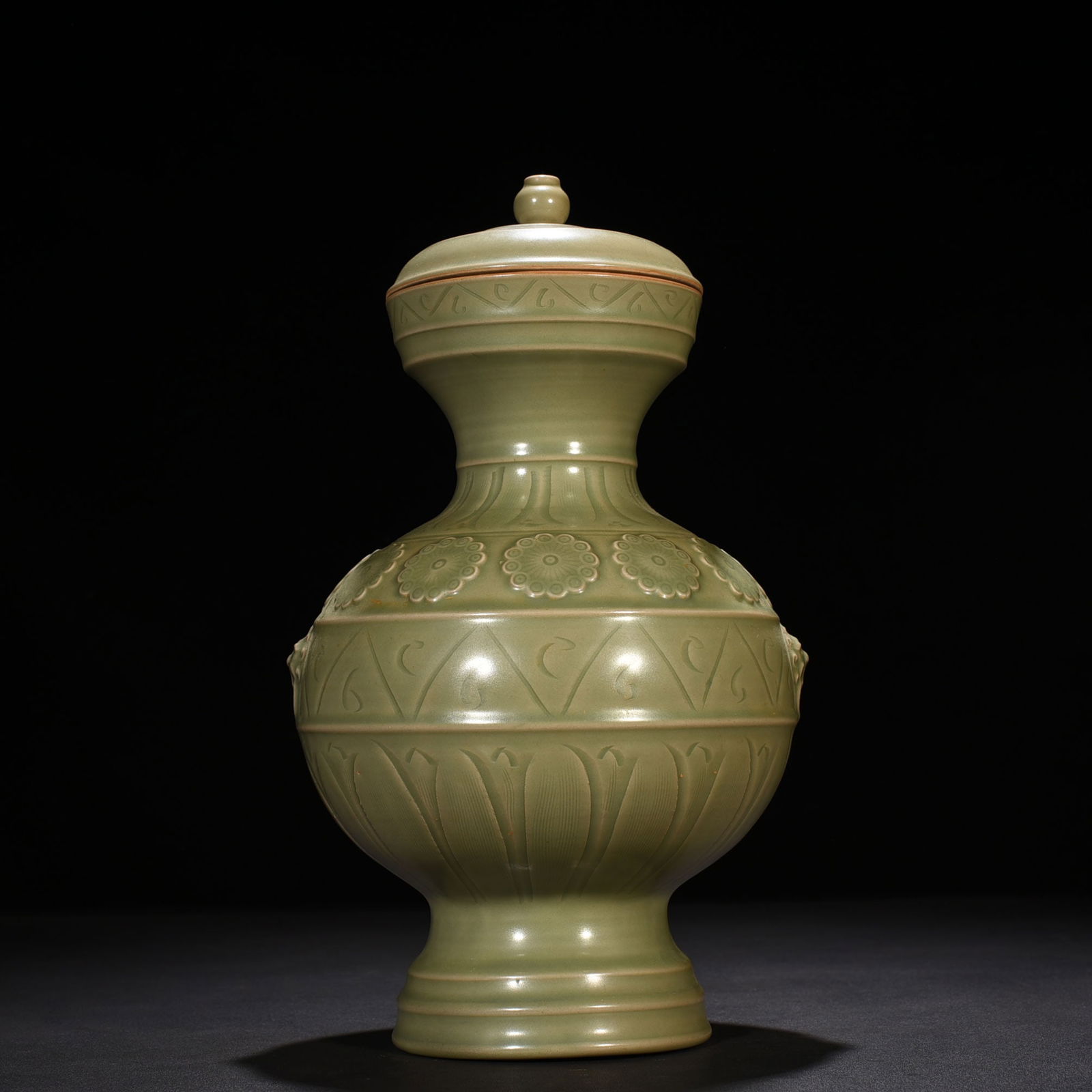 Chinese yue kiln porcelain jar Song dynasty: Size: Height 34 cm - Width 20 cm Materials: Porcelain Time Period: Song dynasty Manufactured Date: 10th-c Object: Chinese Antique ⛨ Purchase With Confidence ✔ Verified Auction House