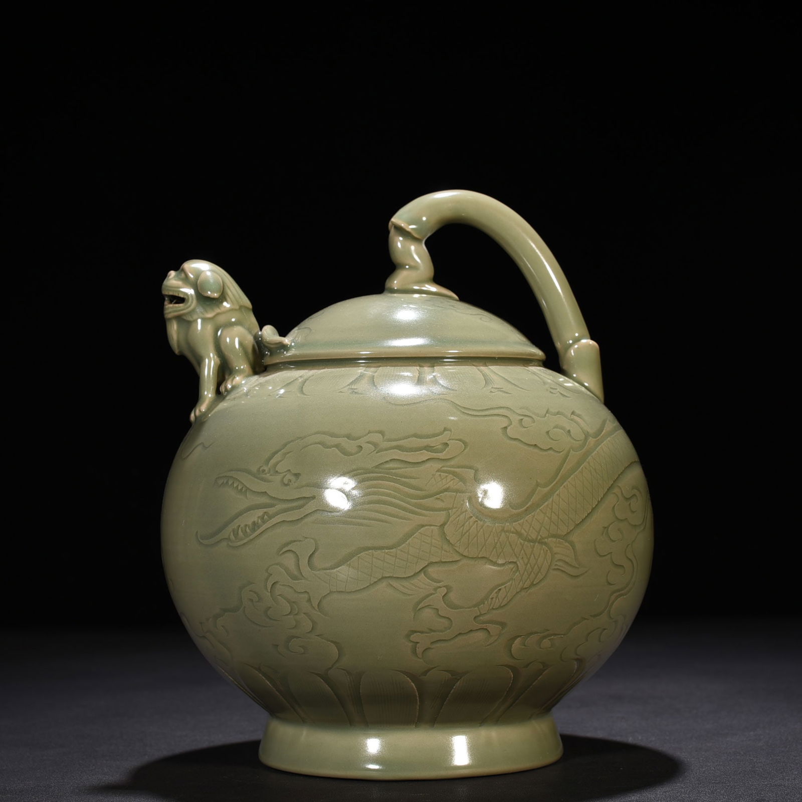 Chinese yue kiln porcelain pot Song dynasty (1 of 8)