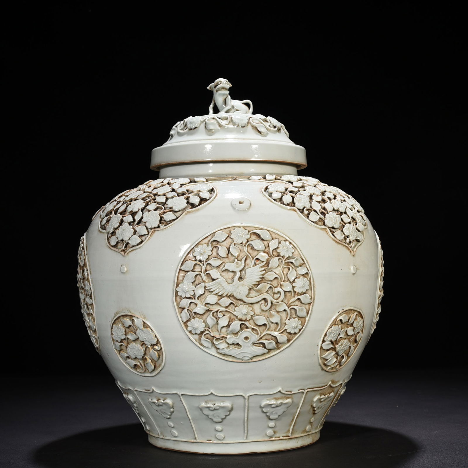 Chinese white glaze porcelain jar Yuan dynasty (1 of 9)