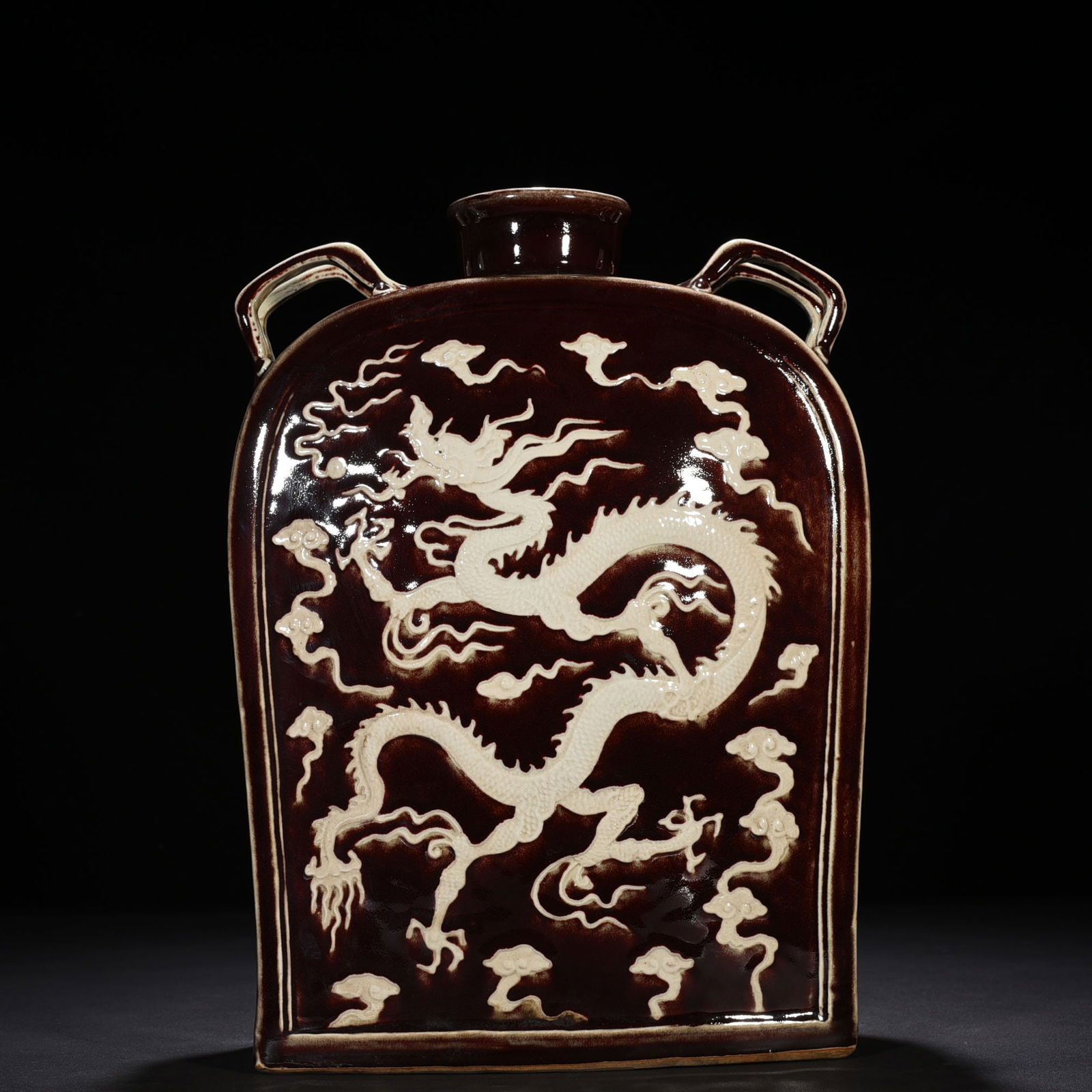 Chinese red and white porcelain vase Yuan dynasty: Size: Height 40 cm - Width 28 cm Materials: Porcelain Time Period: Yuan dynasty Manufactured Date: 13th-c Period Object: Chinese Antique ⛨ Purchase With Confidence ✔ Verified Auctio