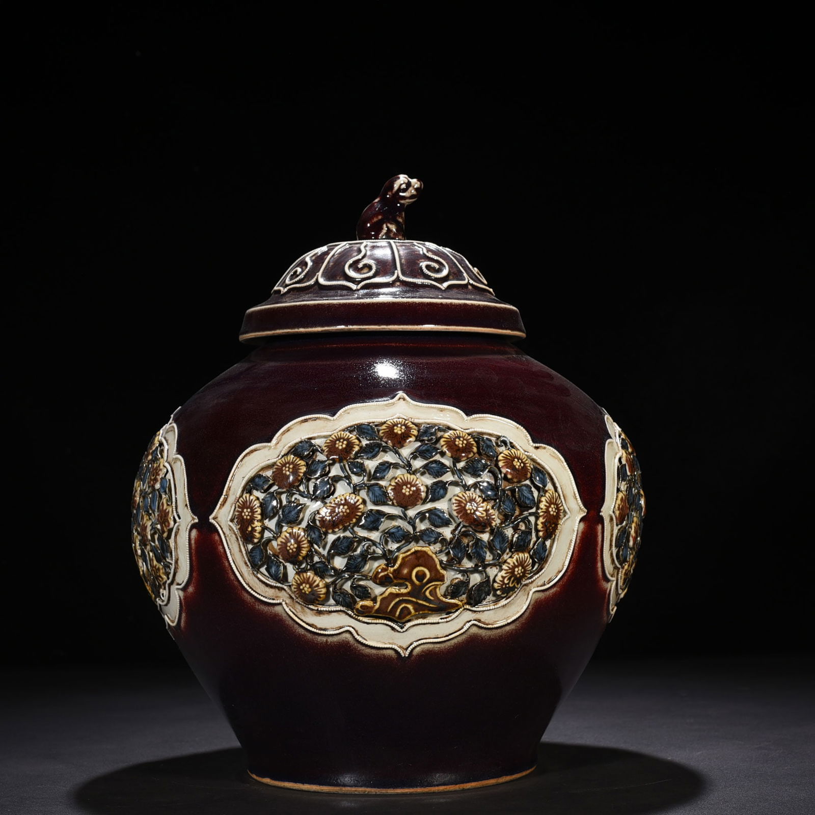 Chinese red and white porcelain jar Yuan dynasty (1 of 9)
