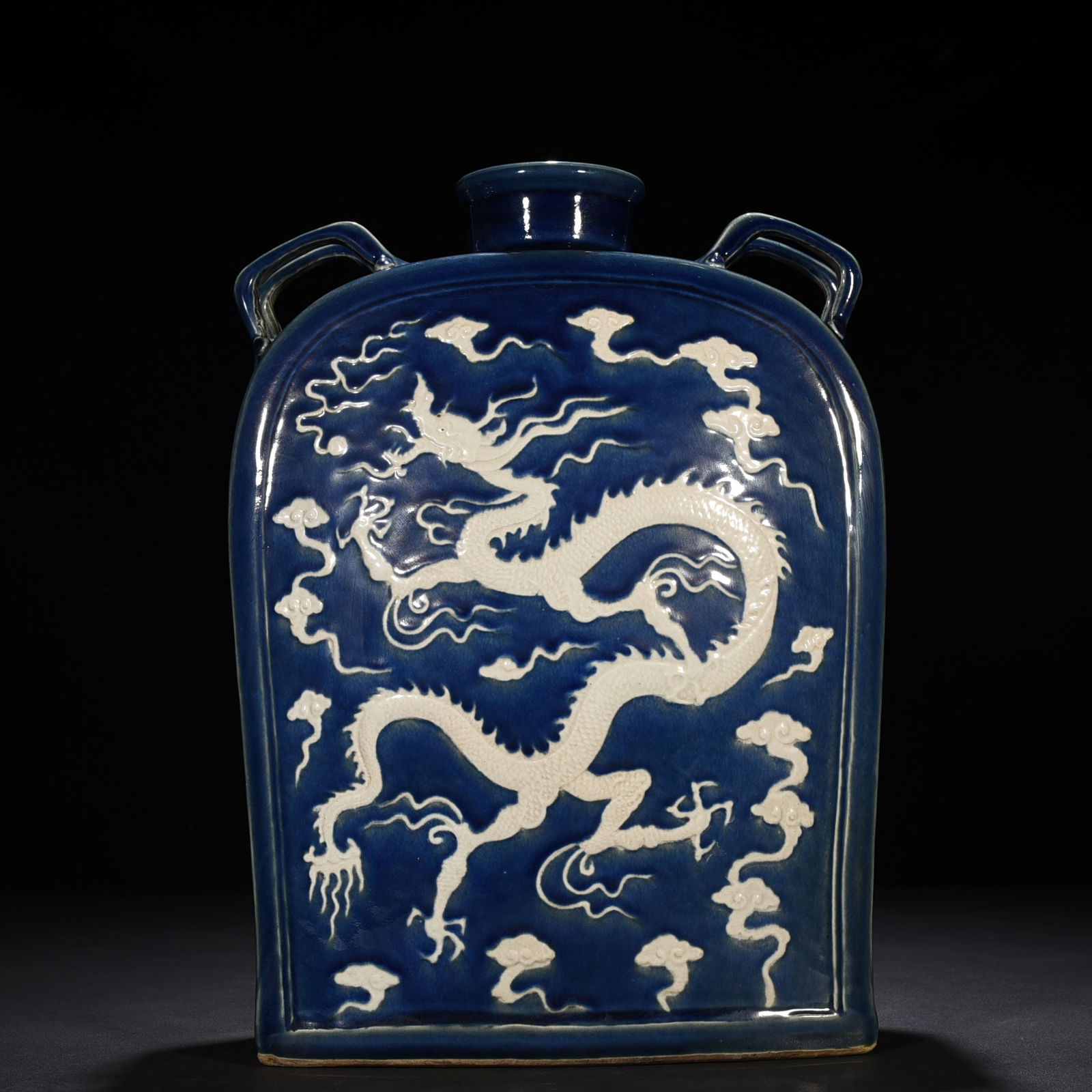 Chinese blue and white porcelain vase Yuan dynasty: Size: Height 40 cm - Width 28 cm Materials: Porcelain Time Period: Yuan dynasty Manufactured Date: 13th-c Period Object: Chinese Antique ⛨ Purchase With Confidence ✔ Verified Auctio