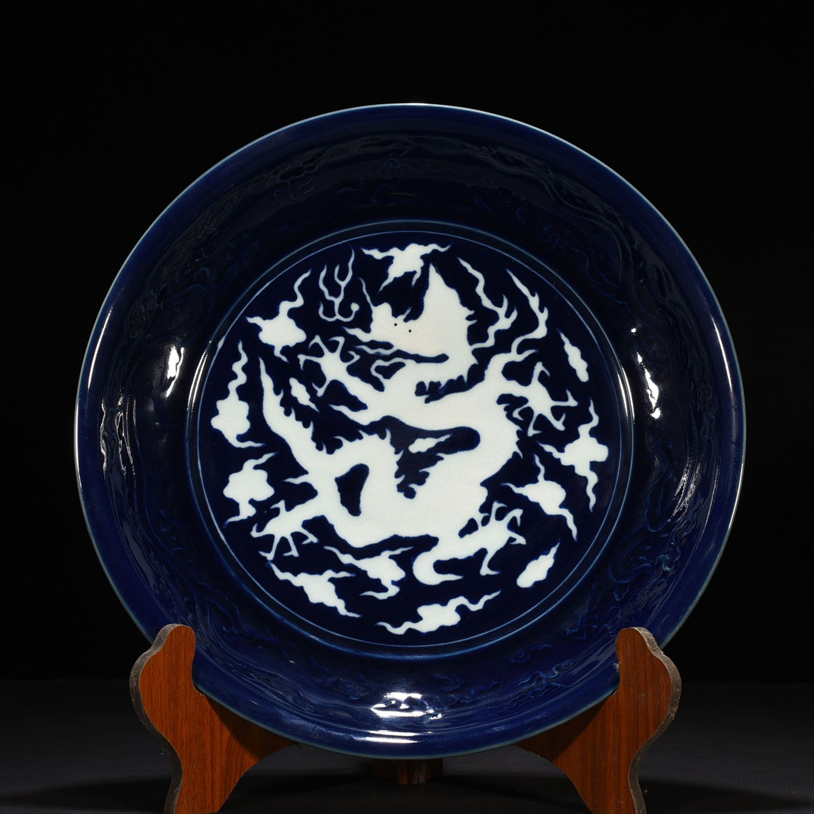 Chinese blue and white porcelain plate Yuan dynasty (1 of 8)