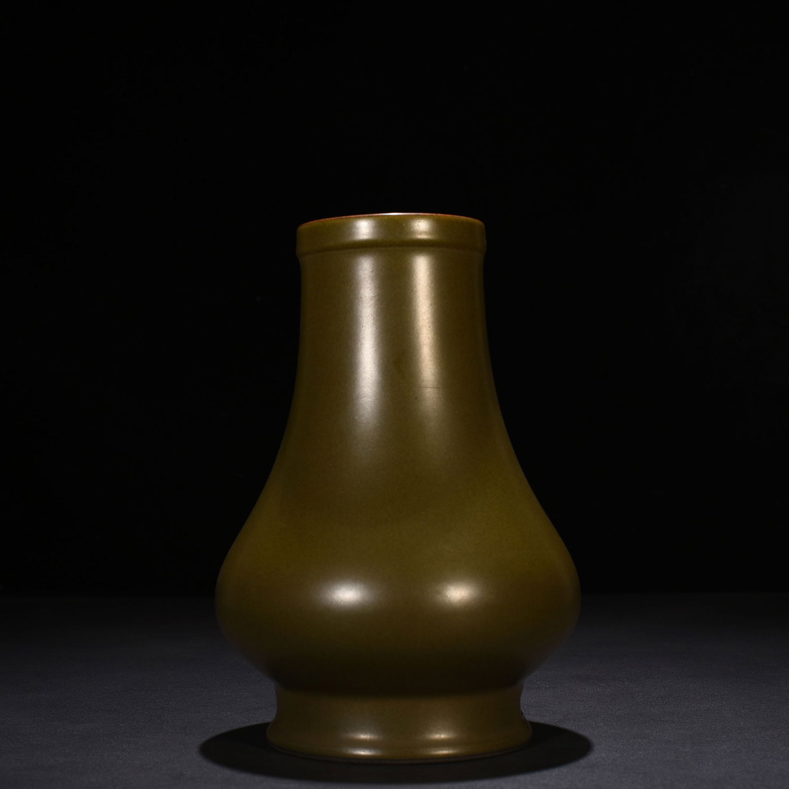 Chinese tea dust porcelain vase Qing dynasty Qianlong Mark & Period (1 of 7)