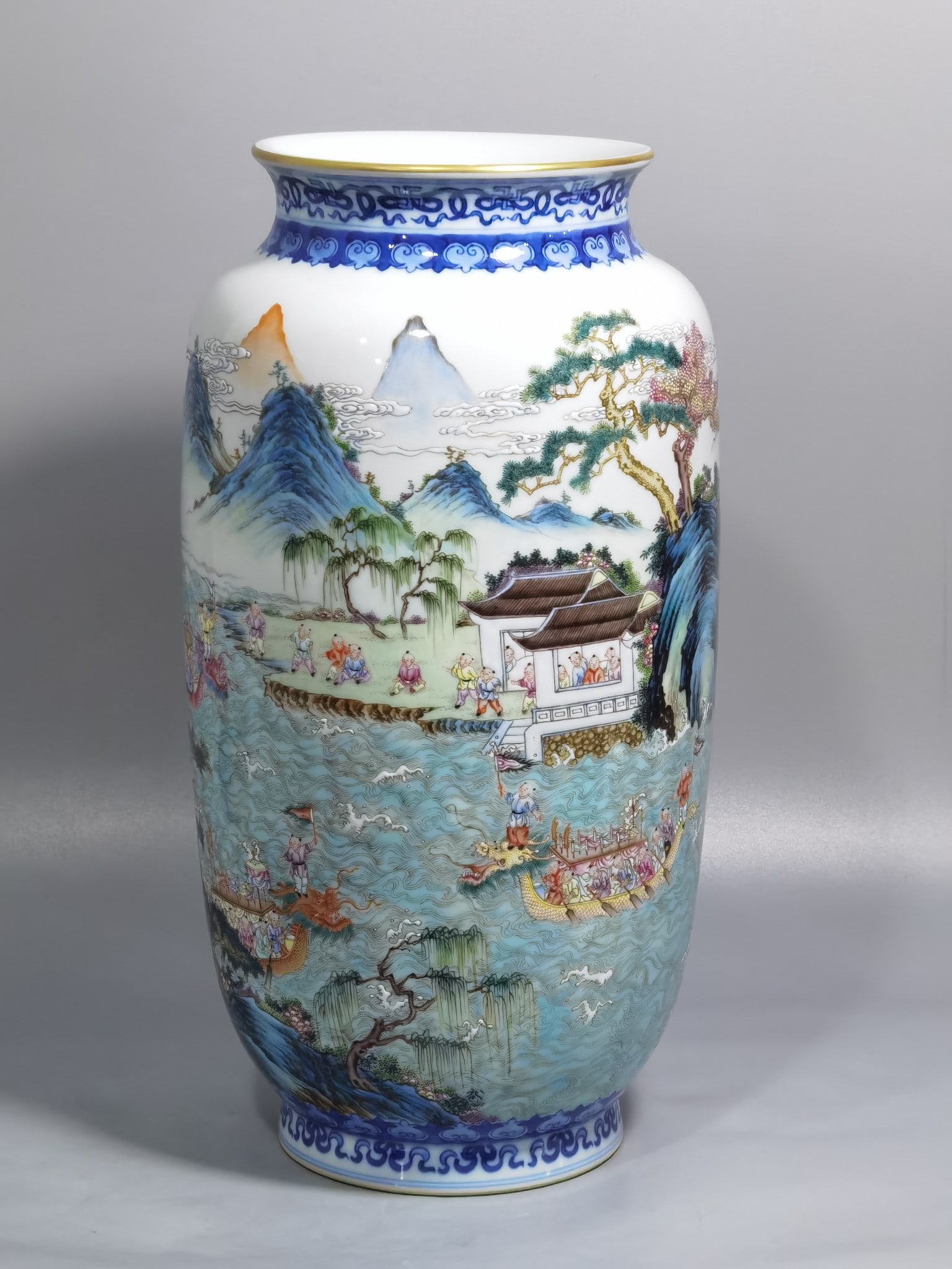 Chinese famille rose porcelain vase Qing dynasty Qianlong Mark & Period (1 of 8)