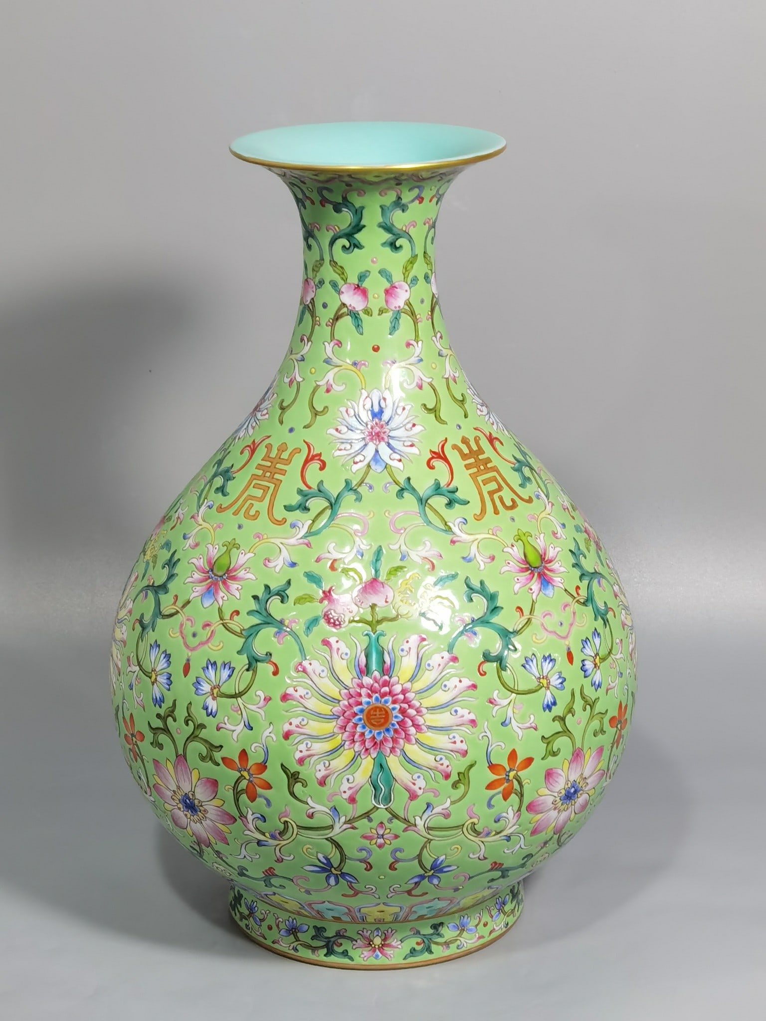 Chinese famille rose porcelain vase Qing dynasty Qianlong Mark & Period (1 of 8)