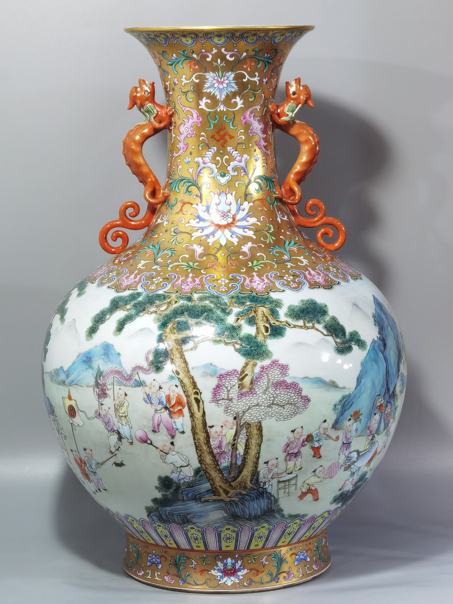 Rare and Huge Chinese famille rose porcelain vase Qing dynasty Qianlong Mark & Period (1 of 9)