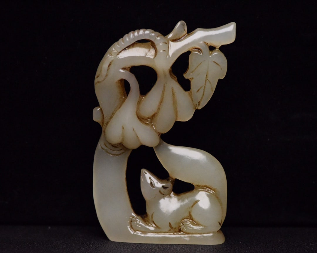 Chinese natural jade carved ornaments Qing dynasty: Size: Height 8.2 cm - Width 5 cm Materials: Natural Jade Time Period: Qing dynasty Manufactured Date: Qianlong Period Object: Chinese Antique ⛨ Purchase With Confidence ✔ Verified A