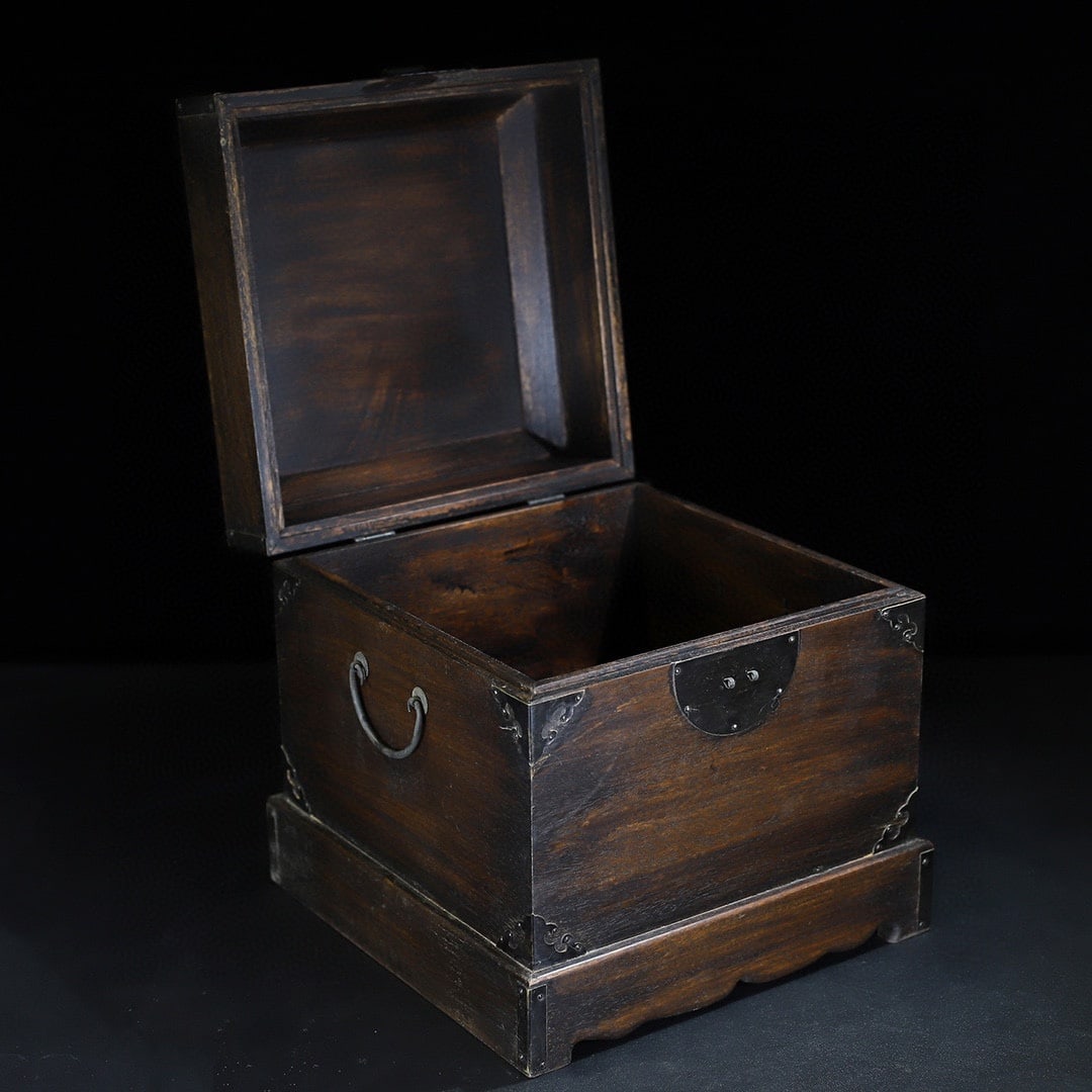 Chinese rose wood treasure box Qing dynasty (1 of 10)