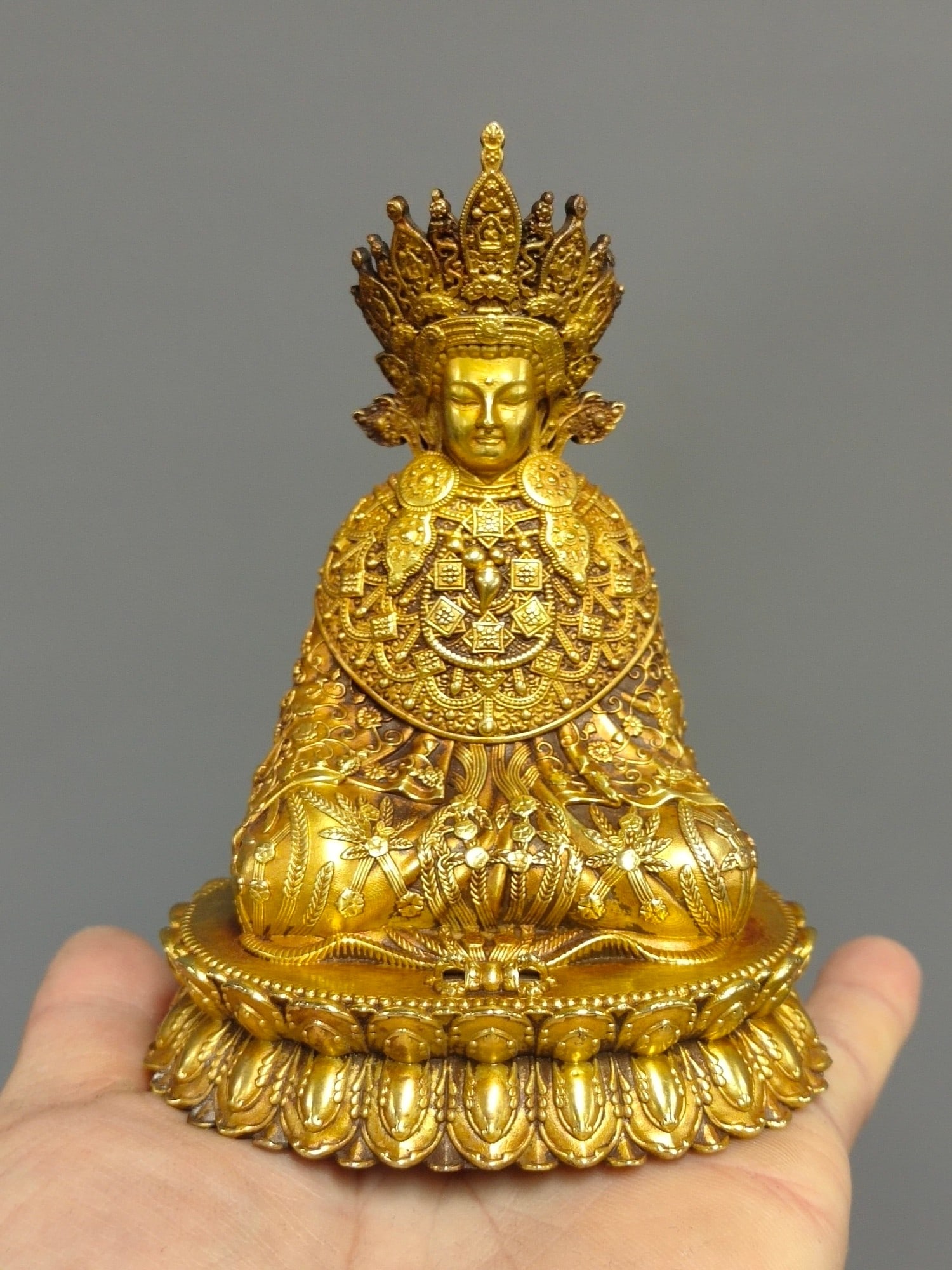 Chinese gilt bronze buddha figure Qing dynasty (1 of 9)