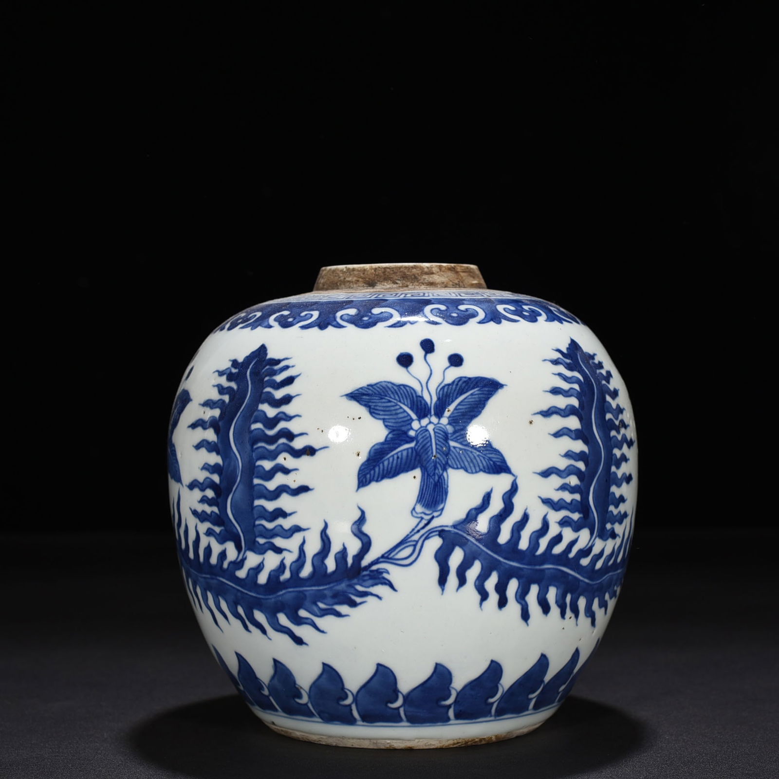 Qing Dynasty blue and white flower pattern jar: Size: Height 15 cm - Width 18 cm Materials: Porcelain Time Period: Qing dynasty Manufactured Date: Kangxi Period Object: Chinese Antique ⛨ Purchase With Confidence ✔ Verified Auctio