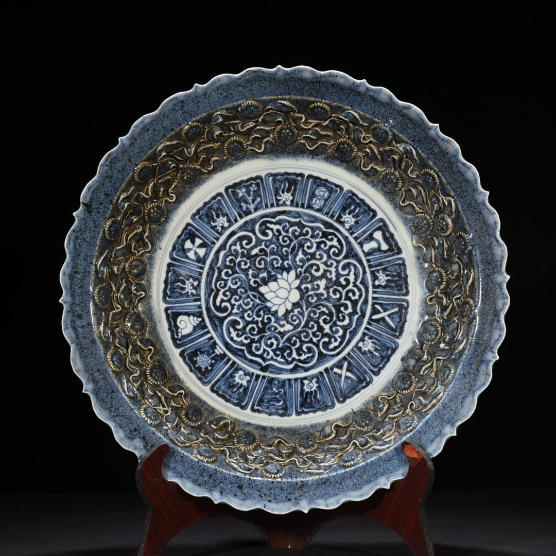 Chinese blue and white porcelain plate Yuan dynasty (1 of 8)