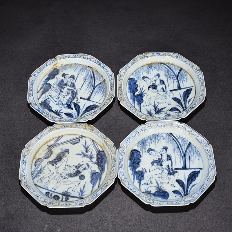 Yuan Dynasty blue and white secret drama character plates: Size: Width 17 cm - Height 2 cm Materials: Porcelain Time Period: Yuan dynasty Manufactured Date: 13th-c Period Object: Chinese Antique ⛨ Purchase With Confidence ✔ Verified Auction