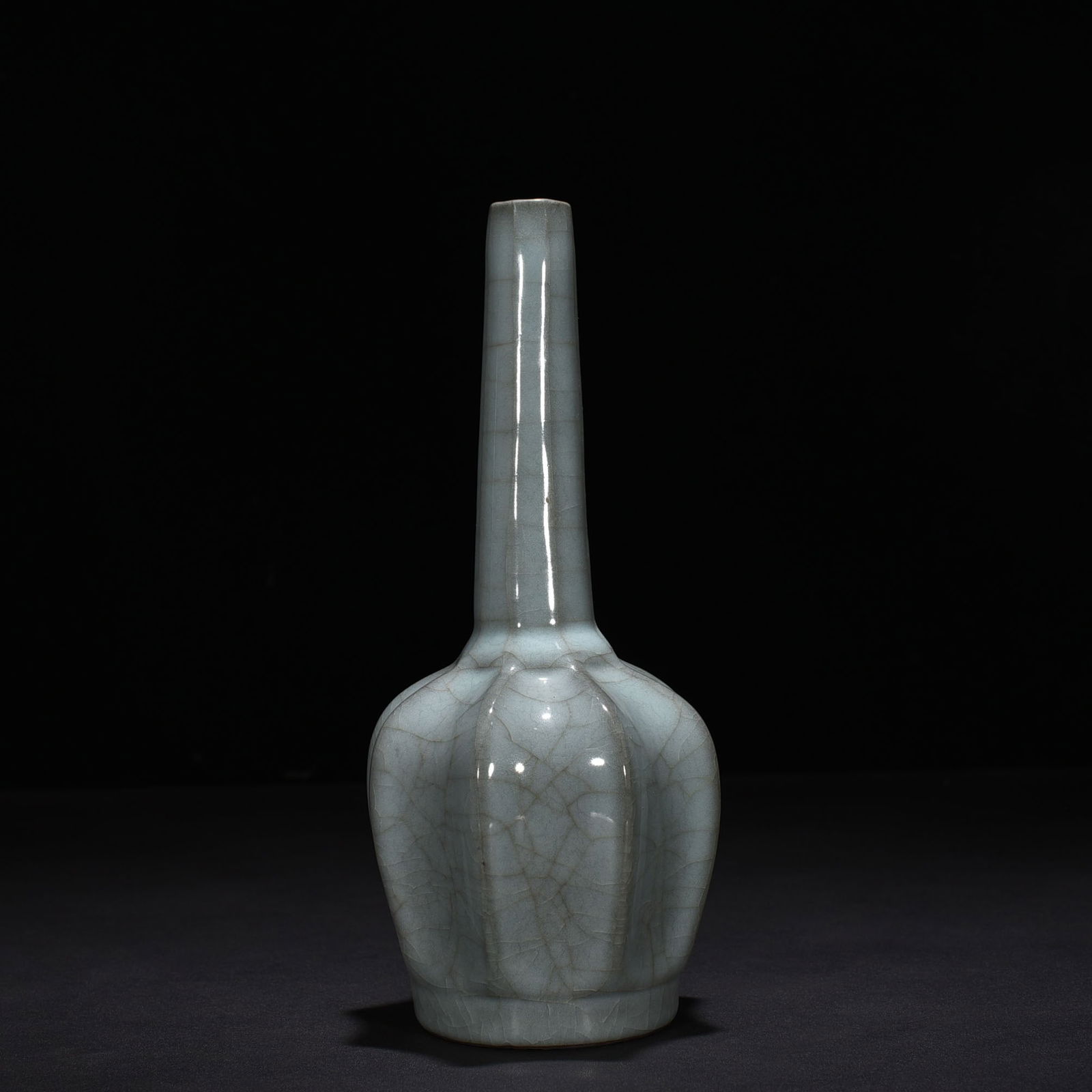 Song Dynasty official kiln eight-sided pure vase (1 of 6)