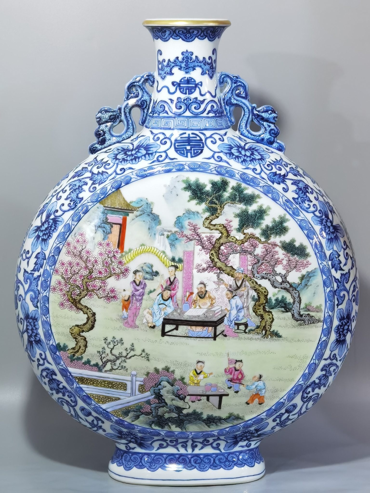 Rare and Huge Chinese famille rose porcelain vase Qing dynasty Qianlong Mark & Period: Size: Height 57.5 cm - Width 42.8 cm Materials: Porcelain Time Period: Qing dynasty Manufactured Date: Qianlong Mark & Period Object: Chinese Antique ⛨ Purchase With Confidence ✔ Ve