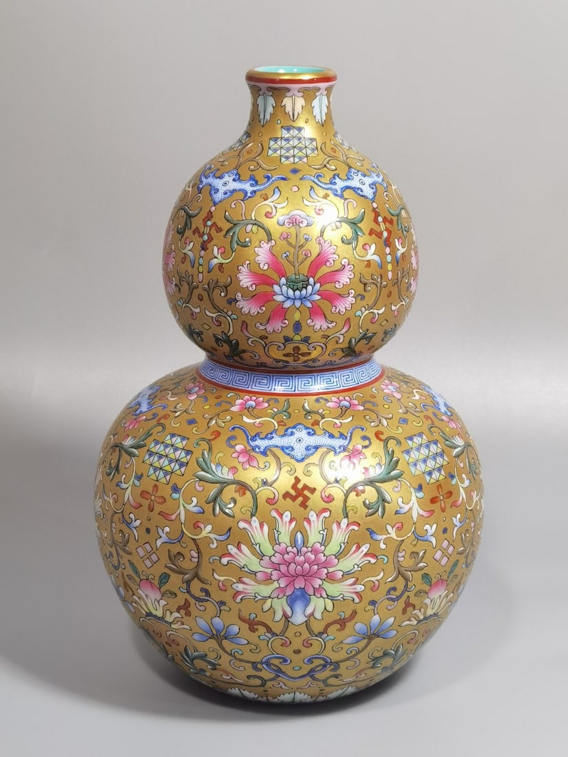 Qianlong period Qing Dynasty gold-colored pastel branches gourd vase: Size: Height 21 cm - Width 13.5 cm Materials: Porcelain Time Period: Qing dynasty Manufactured Date: Qianlong Mark & Period Object: Chinese Antique ⛨ Purchase With Confidence ✔ Veri